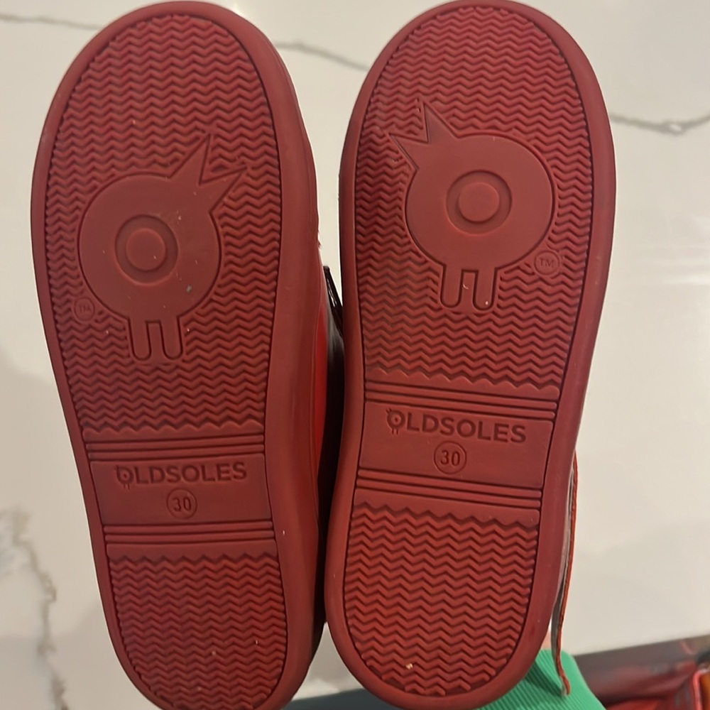 Old soles size 30 red zip up sneakers with wings - Picture 2 of 3